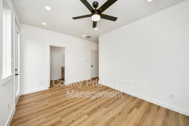 Building Photo - 5201 Fairchild St