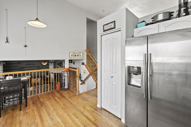 Building Photo - Bright & Spacious 4-Bedroom Home with Open-Concept Living, Fenced Yard & 2-Car Garage