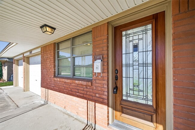 Building Photo - 2607 Penfield Dr