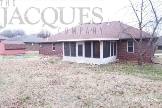 Building Photo - 813 Mark St