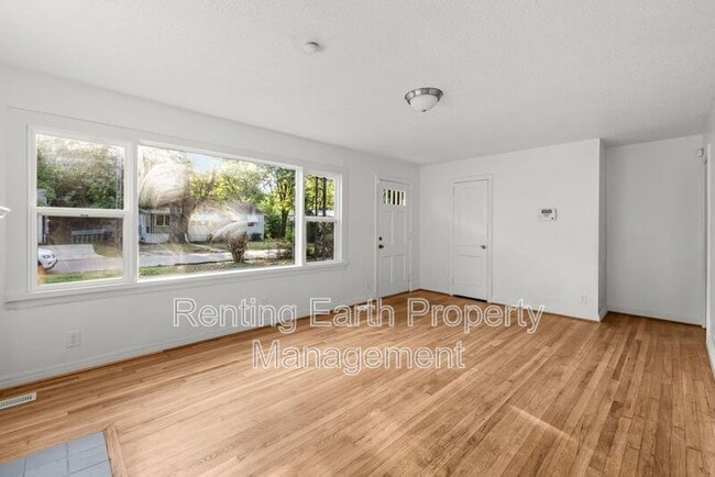 Building Photo - 829 Meadowbrook Dr