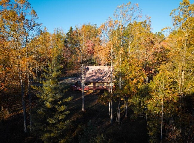 Building Photo - 450 Rhododendron Ln