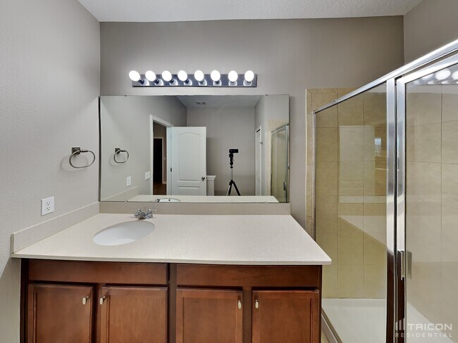 Building Photo - 2557 Isabela Terrace