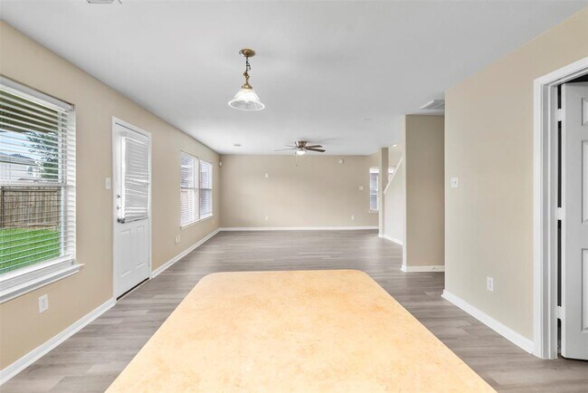 Building Photo - 2423 Pinpoint Dr