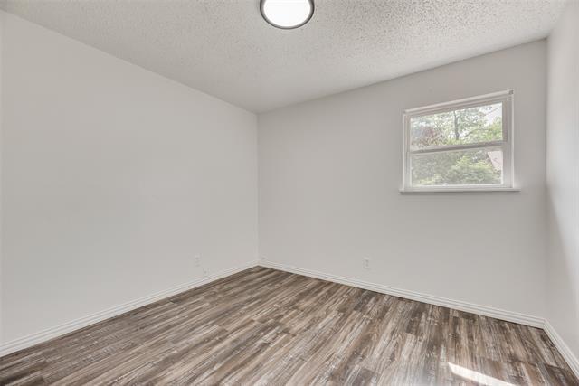 Building Photo - 506 N Elm St