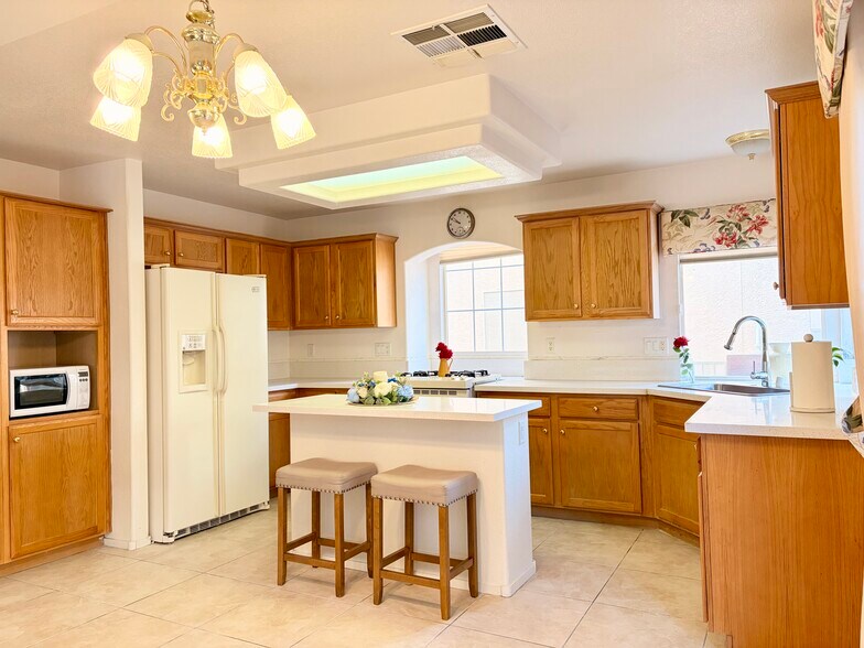 Building Photo - 7461 Mission Palm St