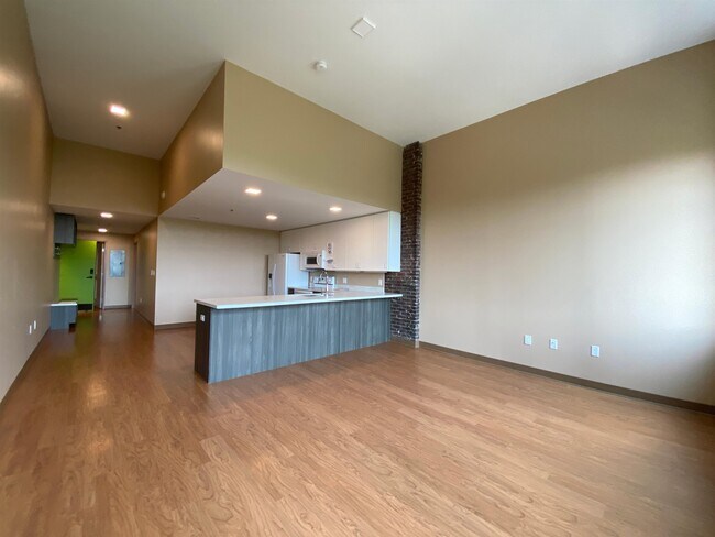 Building Photo - 83 Hanover St