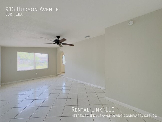 Building Photo - 913 Hudson Ave