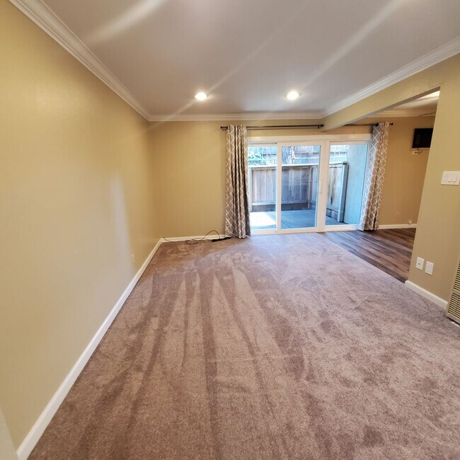 Building Photo - Sparkling Upgrades & Convenient Pleasant H...