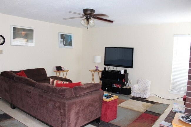 Building Photo - 7063 River Garden Dr