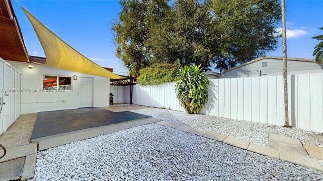 Building Photo - 6760 SW 19th St