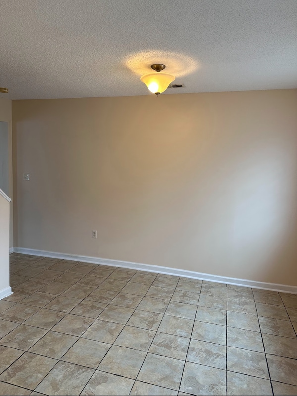 Building Photo - 409 Emily Ln