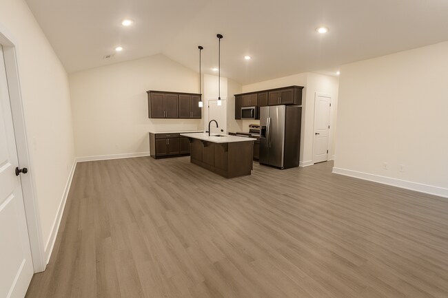 Building Photo - 1638/40 Hickory Creek