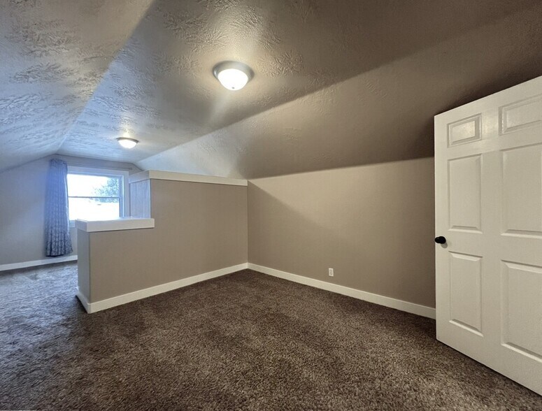 Building Photo - 2541 E Clarene Ct