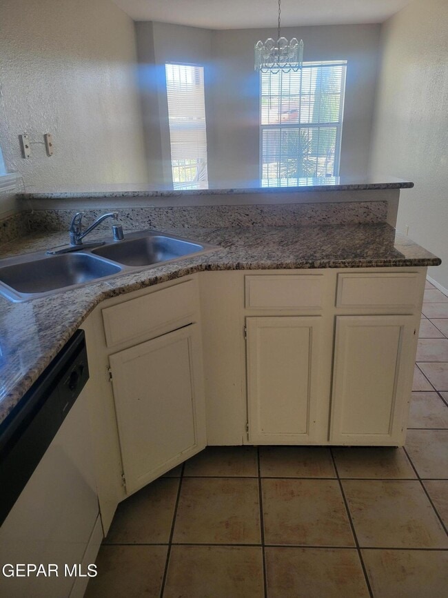 Building Photo - 3200 Mountain Ridge Dr
