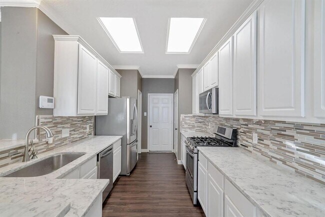 Building Photo - 17139 Oakwood Chase Dr