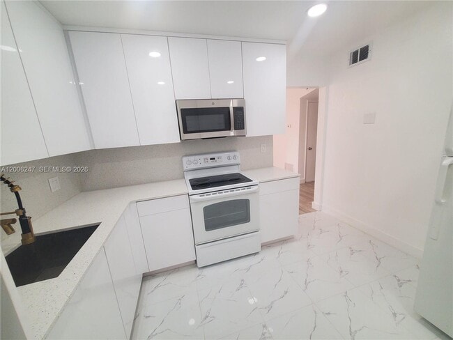 Building Photo - 9203 NW 38th Dr