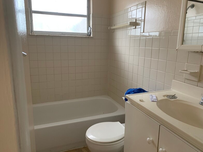 Building Photo - 1211 mook st