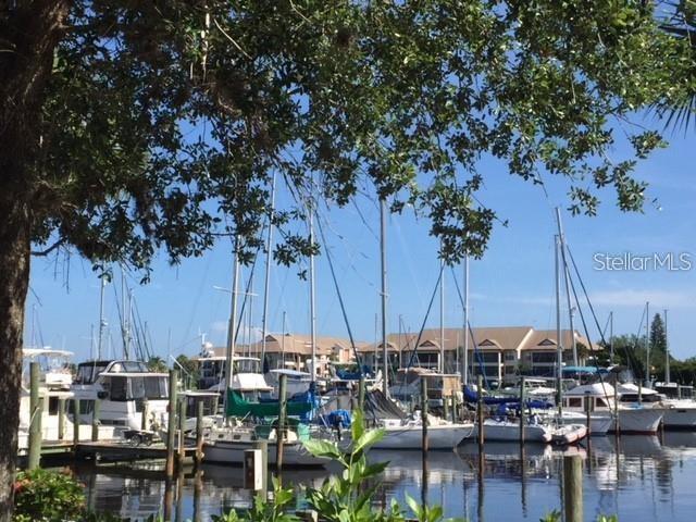 Building Photo - 2060 King Tarpon Dr