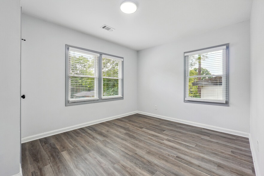 Building Photo - 2899 Gresham Rd SE