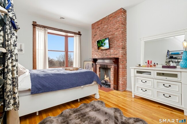 Building Photo - 1 Linden Pl