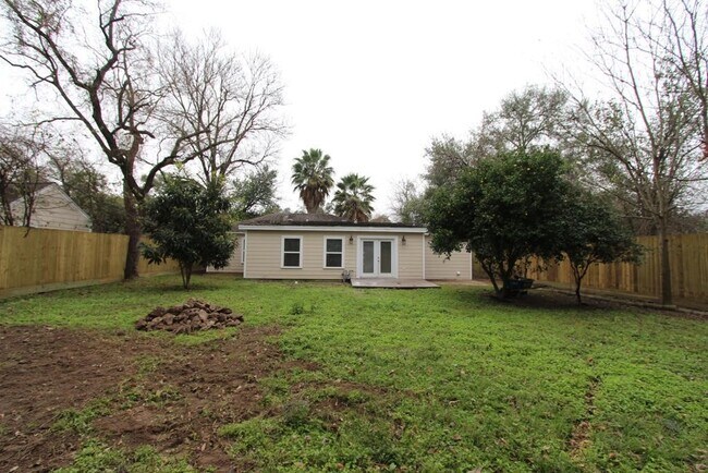 Building Photo - 6506 Sivley St