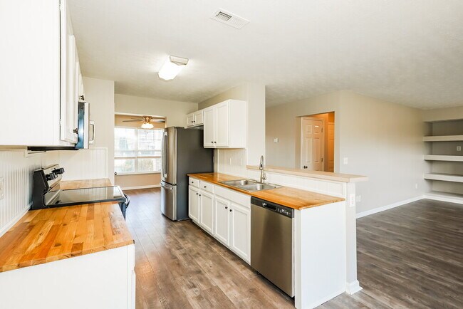 Building Photo - 305 Stewart Springs Dr