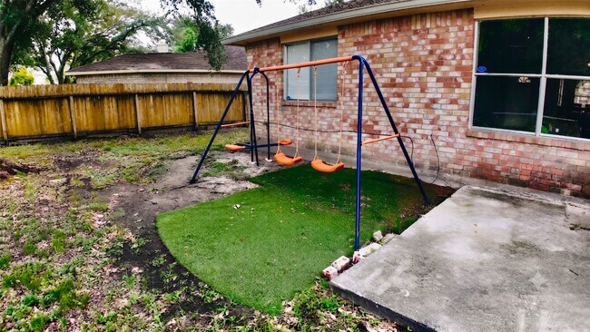 Building Photo - 13624 Sableglen Dr