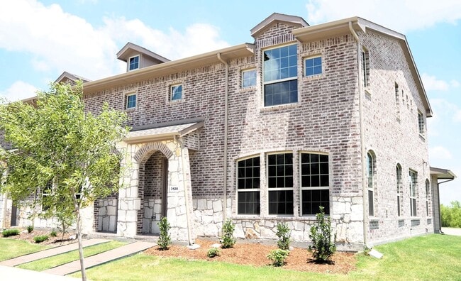 Primary Photo - Like NEW 3 Bed - 3 Bath Townhome in Denton