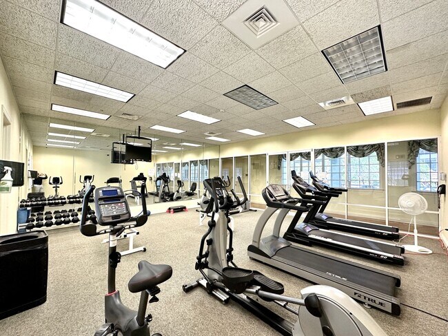 Building Photo - WALKING DISTANCE TO SUNSEEKER RESORT AND P...