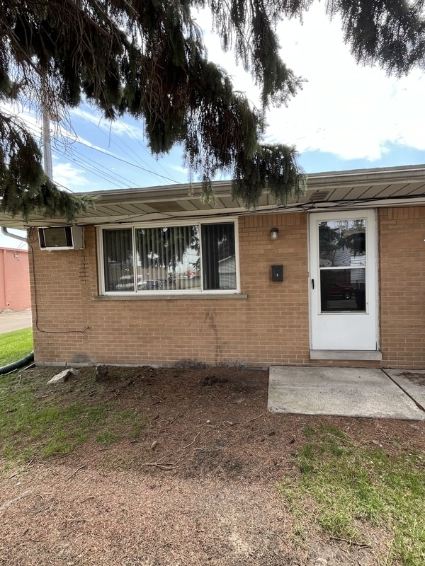 Building Photo - 4059 Longtin Ave