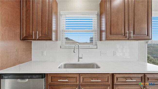 Building Photo - 1005 N LBJ Dr