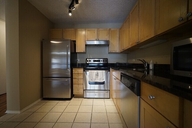 Building Photo - 30 E Huron St