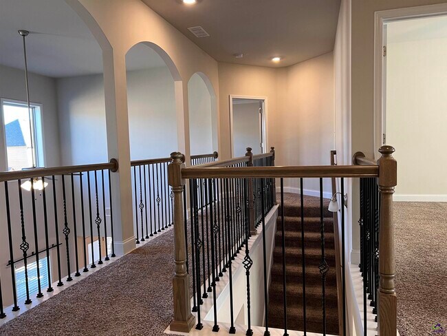 Building Photo - 105 Lacey Oak Ln