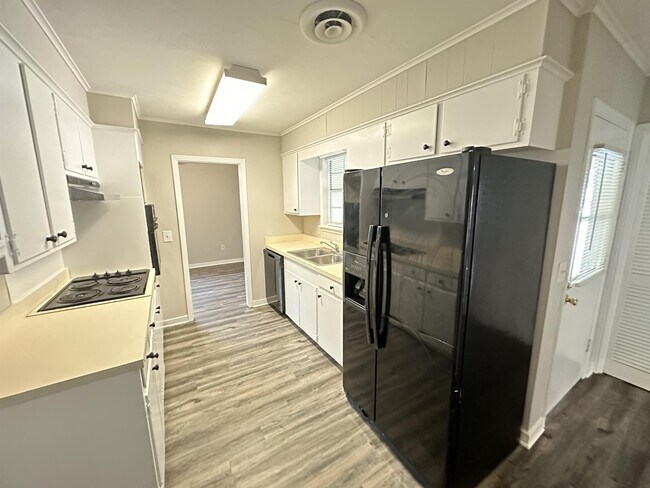 Building Photo - 5703 Medallion Dr