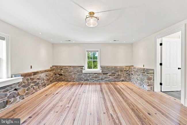 Building Photo - 5519 Hopewell Rd