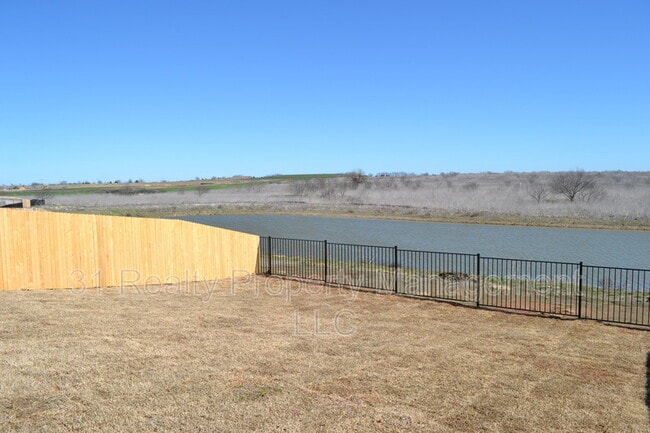 Building Photo - 5090 Royal Springs Dr