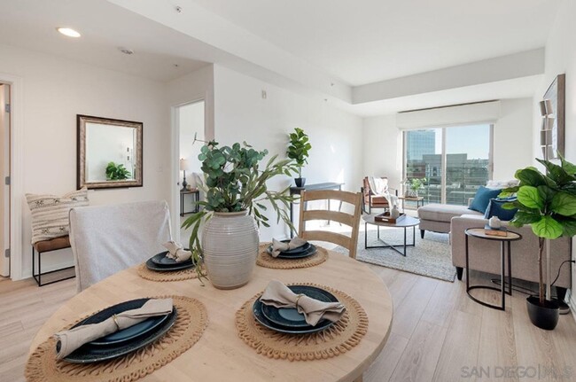 Building Photo - UNBEATABLE LOCATION 1 BEDROOM, TOP FLOOR  ...