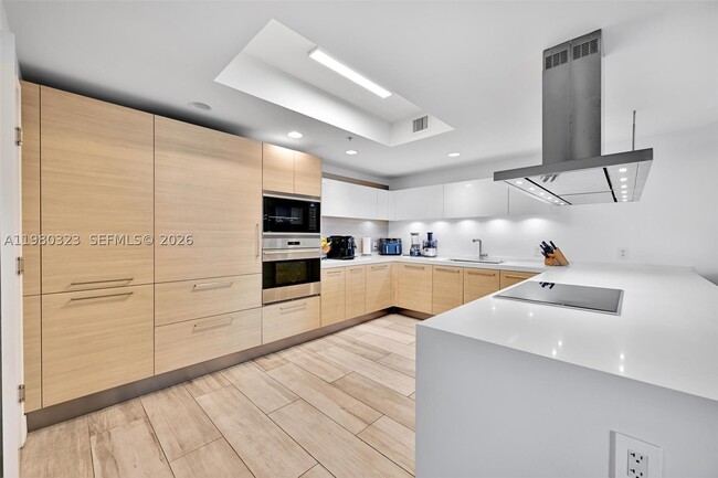 Building Photo - 17111 Biscayne Blvd