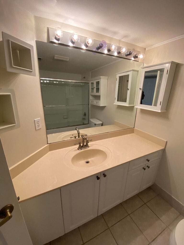 Building Photo - 1100 Crestwood Ct S