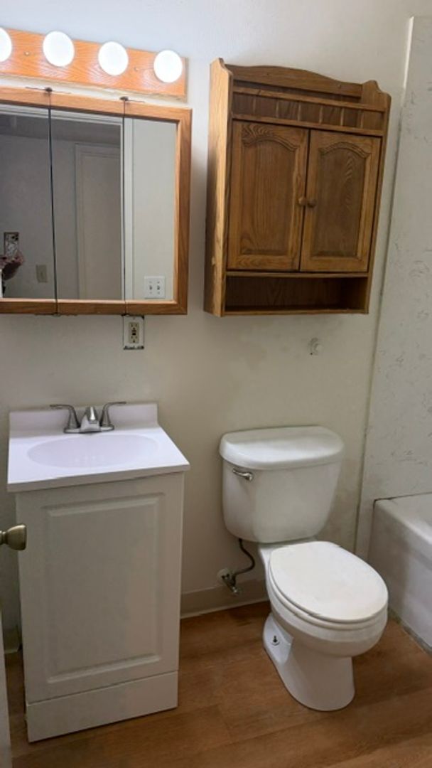 Building Photo - Duplex for RENT!