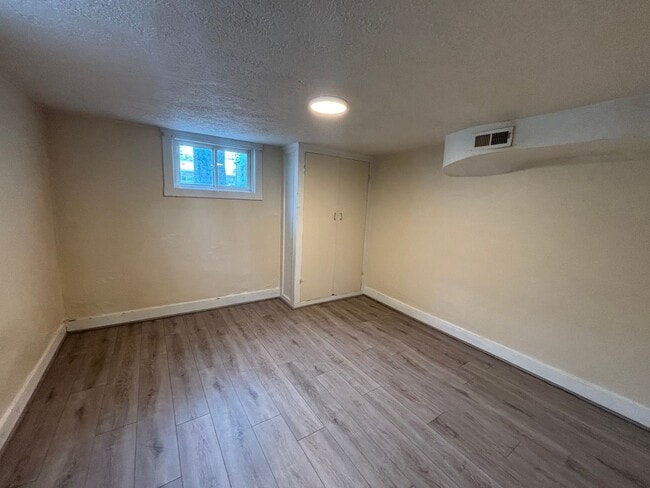 Building Photo - 442 N 10th Ave