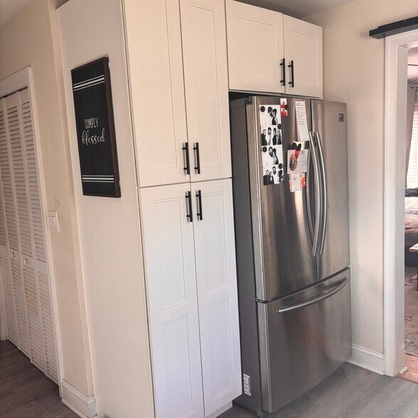 Building Photo - 466 Windsor Dr