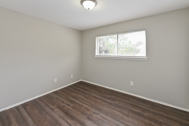 Building Photo - 8703 Saratoga Forest Dr