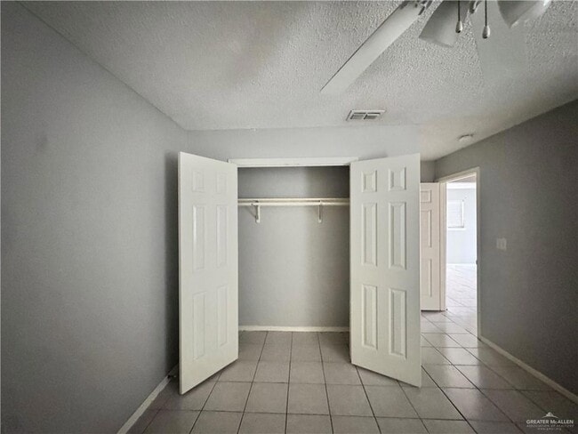 Building Photo - 1804 Oasis Dr