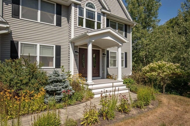 Building Photo - 32 Olive Meadow Ln