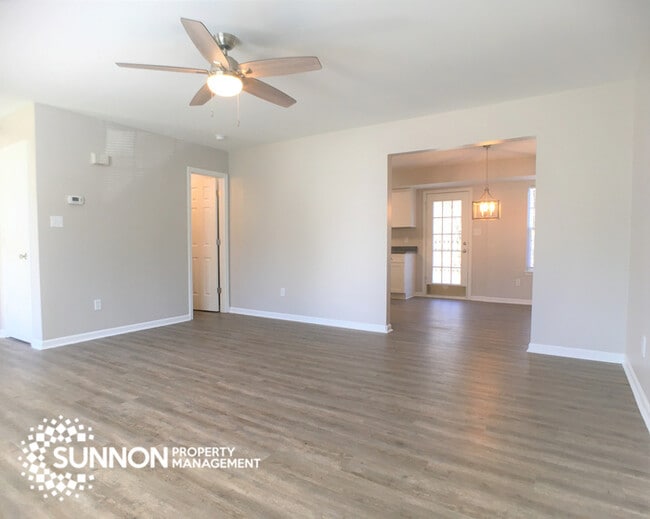 Building Photo - 4 Bed 2.5 Bath in Woodstone with Fenced Yard