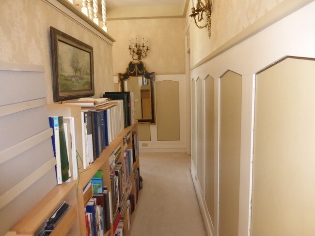 Building Photo - 211 W Highland Dr