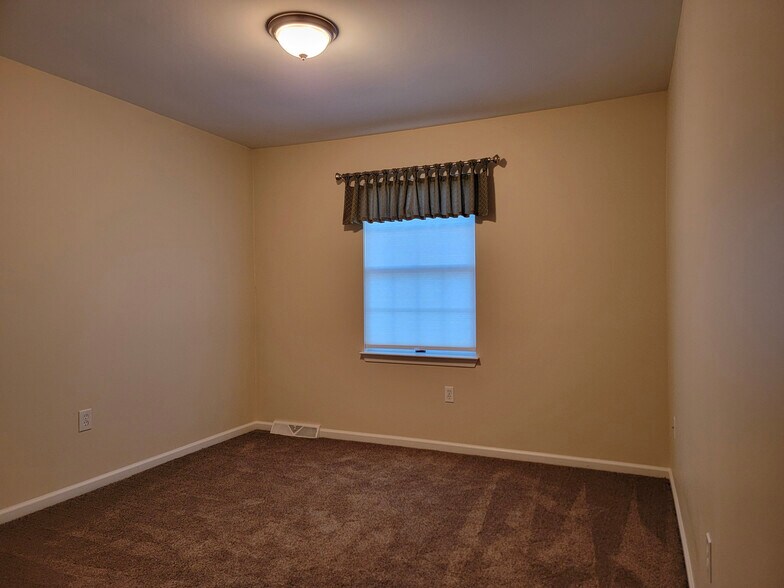 Building Photo - 26 Heron Dr