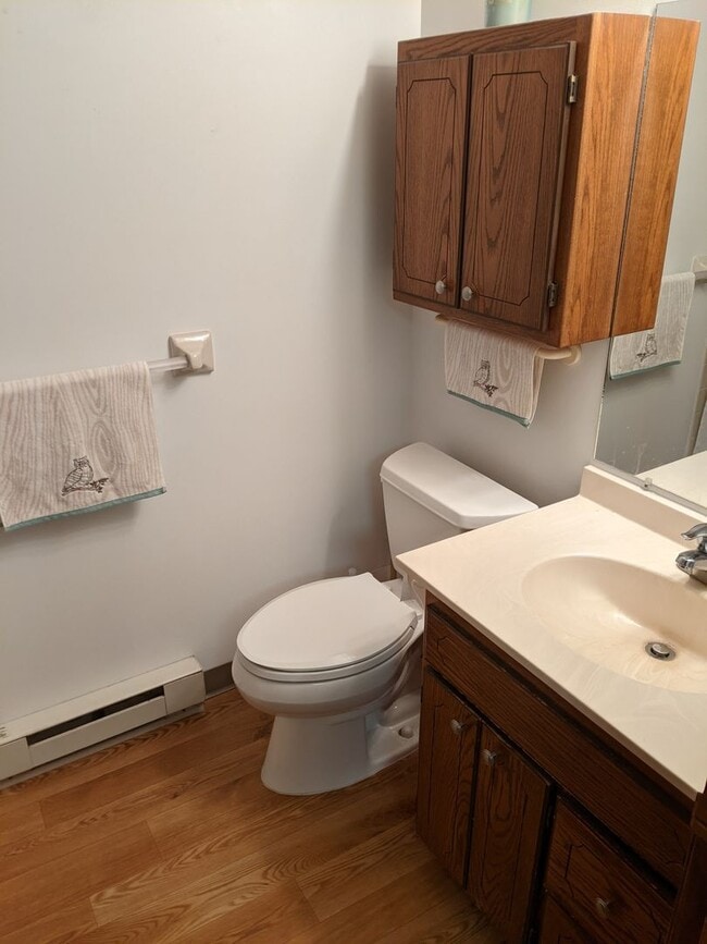 Building Photo - Secure Main Floor Condo w/ Garage!